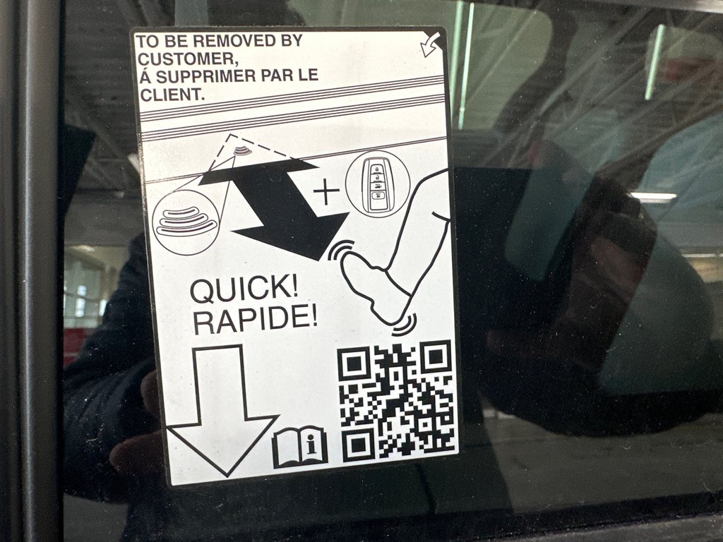 2025 Toyota Sienna XSE in Cowansville, Quebec - 36 - w1024h768px