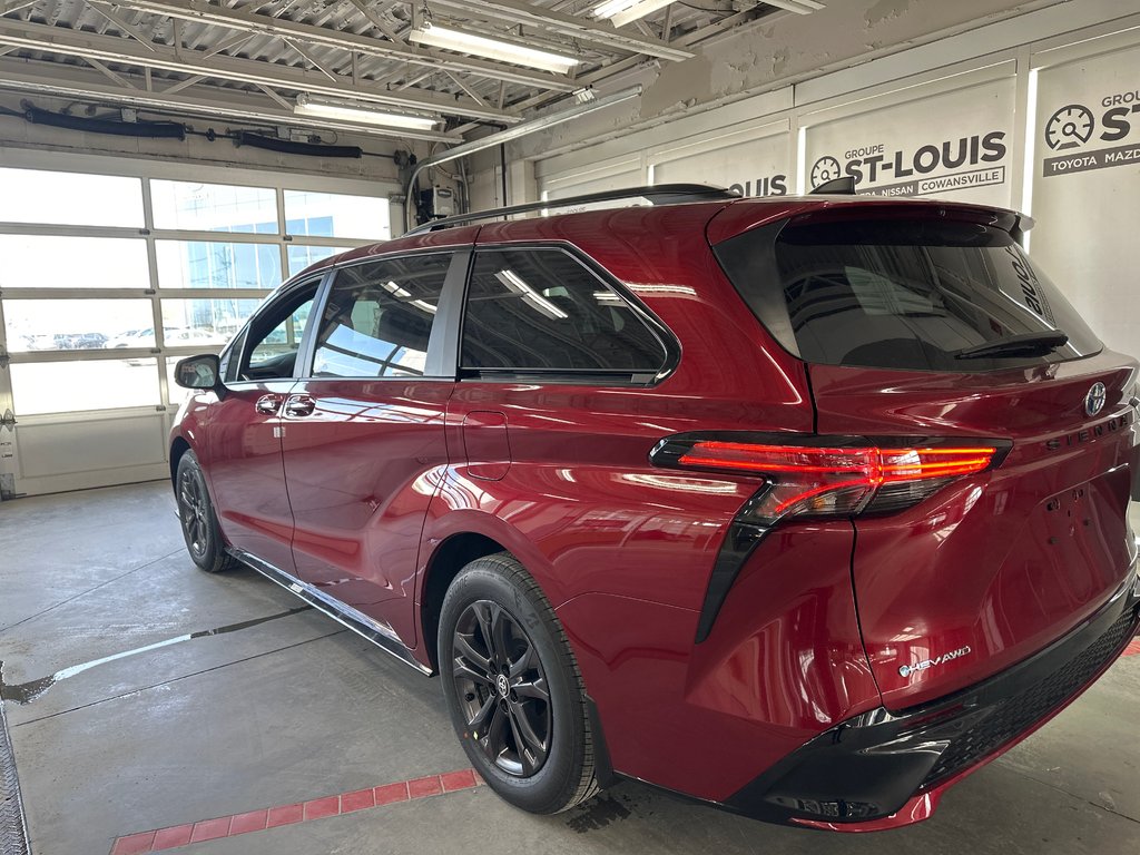 2025 Toyota Sienna XSE in Cowansville, Quebec - 3 - w1024h768px