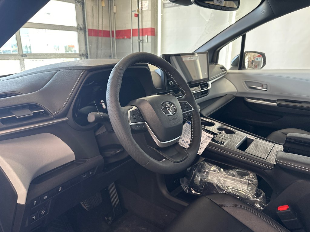 2025 Toyota Sienna XSE in Cowansville, Quebec - 18 - w1024h768px