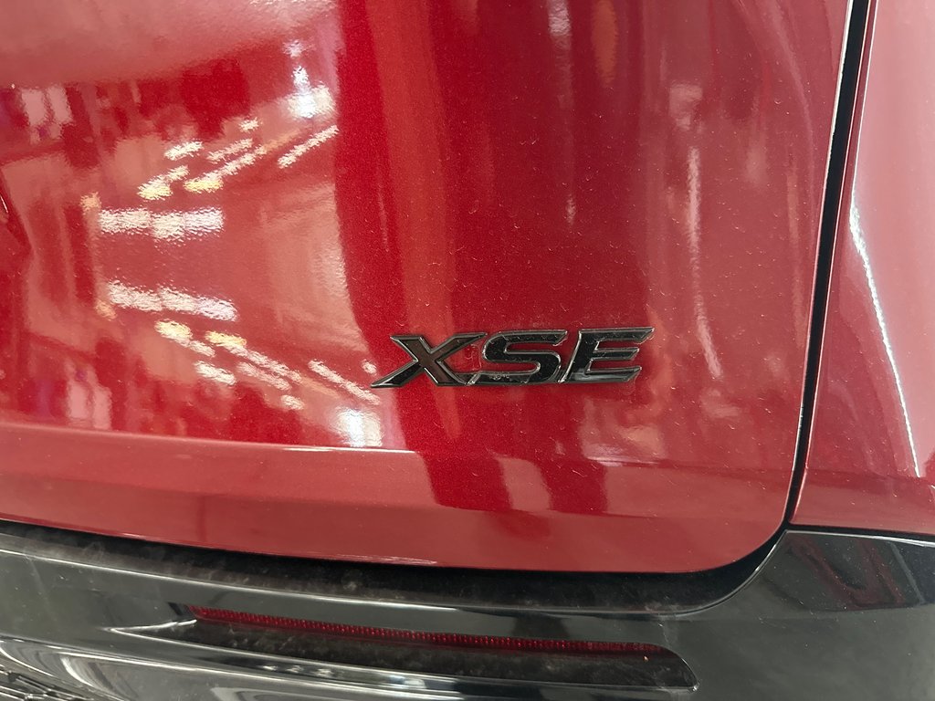 2025 Toyota Sienna XSE in Cowansville, Quebec - 9 - w1024h768px