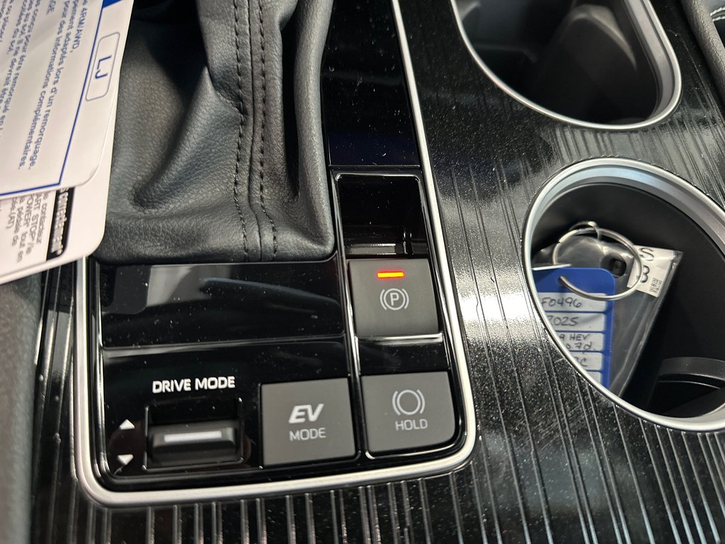 2025 Toyota Sienna XSE in Cowansville, Quebec - 25 - w1024h768px