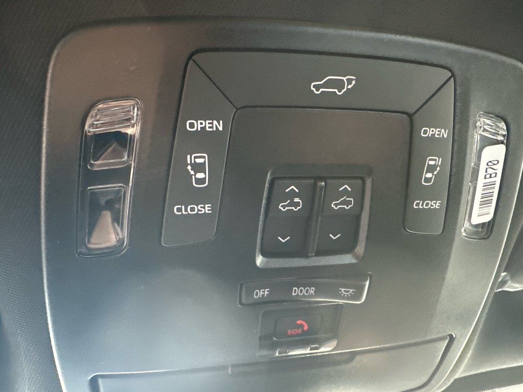 2025 Toyota Sienna XSE in Cowansville, Quebec - 33 - w1024h768px