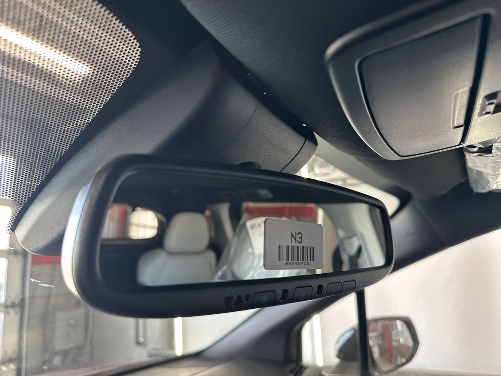 2025 Toyota Sienna XSE in Cowansville, Quebec - 34 - w1024h768px