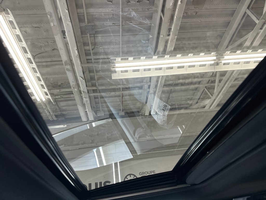 2025 Toyota Sienna XSE in Cowansville, Quebec - 32 - w1024h768px