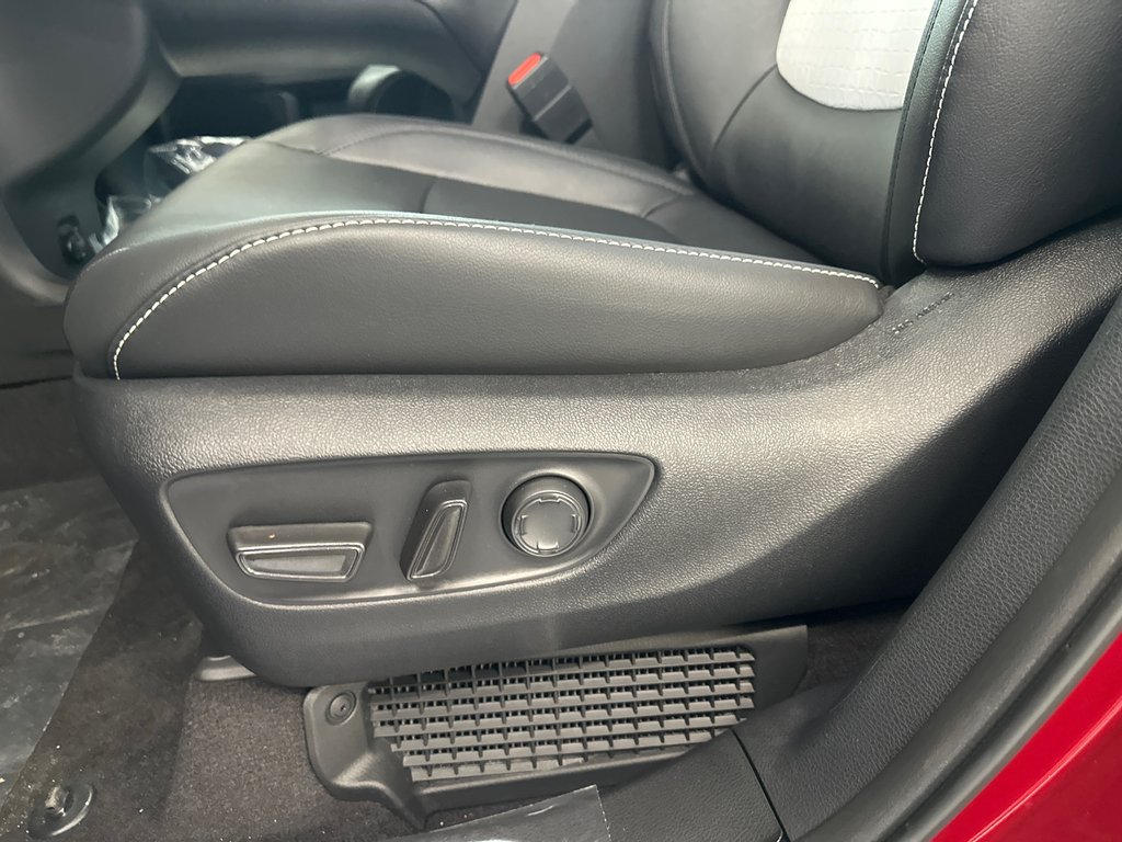 2025 Toyota Sienna XSE in Cowansville, Quebec - 20 - w1024h768px