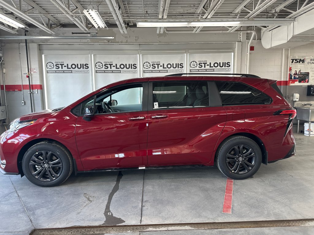 2025 Toyota Sienna XSE in Cowansville, Quebec - 2 - w1024h768px