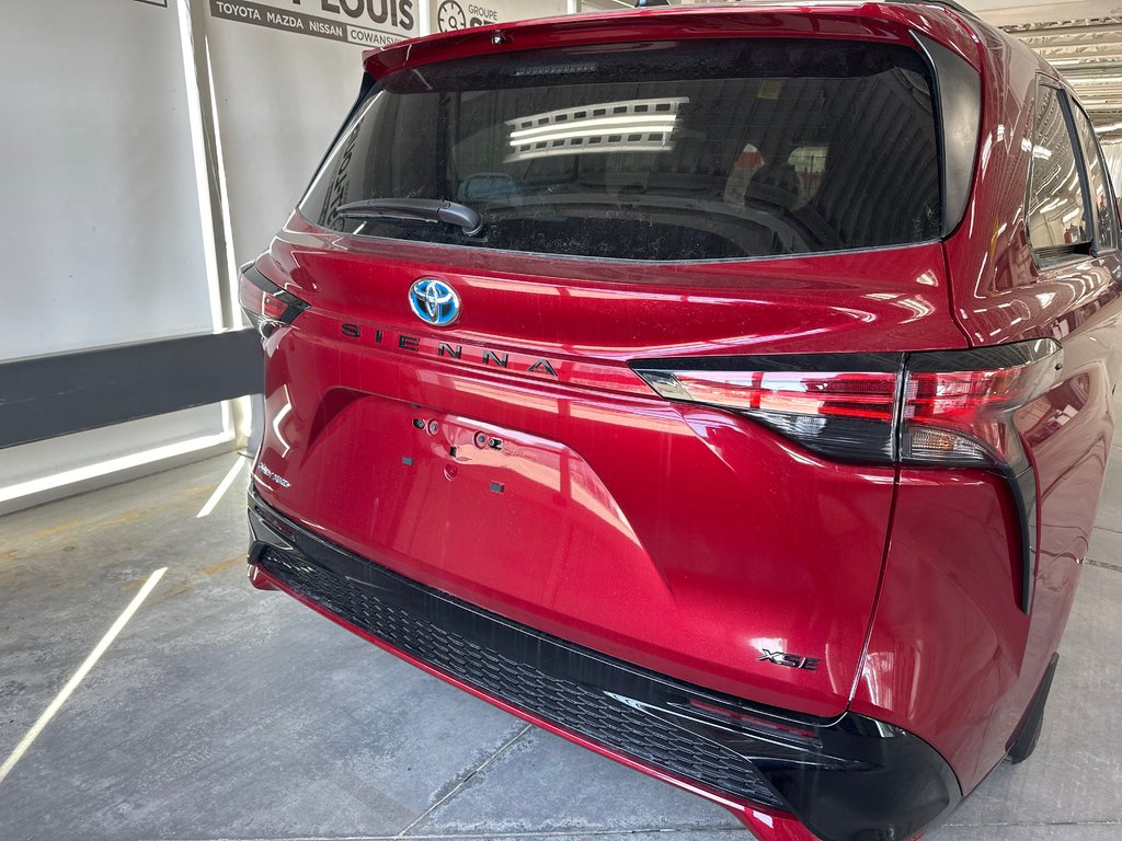 2025 Toyota Sienna XSE in Cowansville, Quebec - 7 - w1024h768px