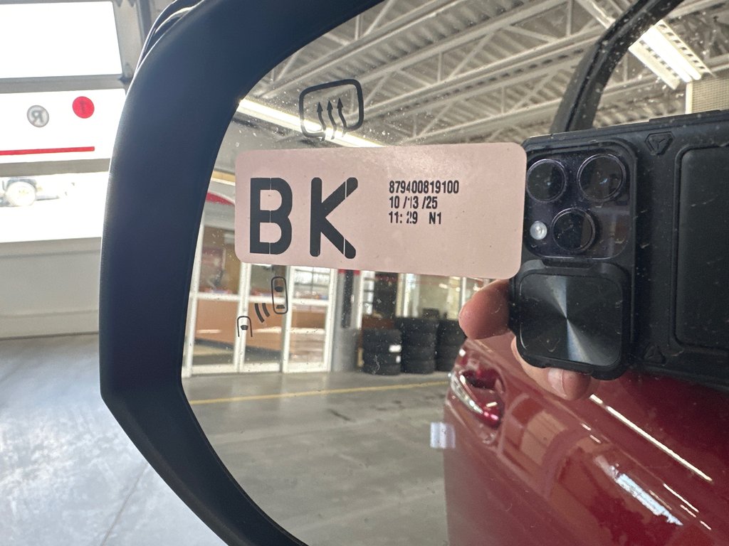 2025 Toyota Sienna XSE in Cowansville, Quebec - 35 - w1024h768px