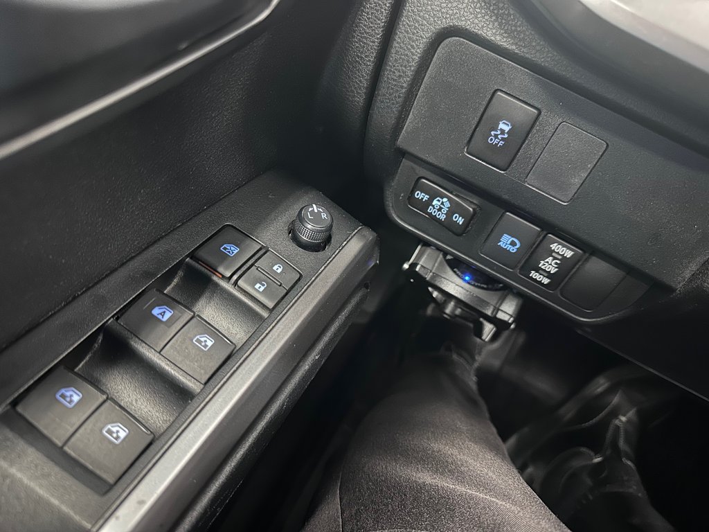 2022 Toyota Tacoma SR5 in Cowansville, Quebec - 21 - w1024h768px