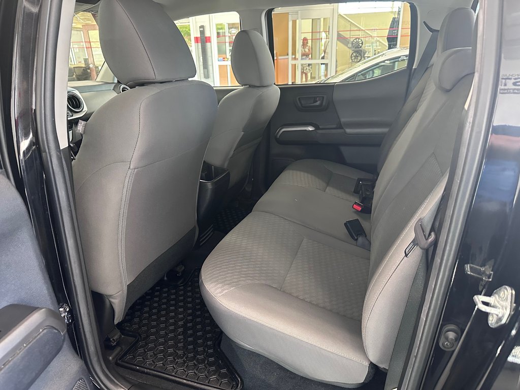 2022 Toyota Tacoma SR5 in Cowansville, Quebec - 14 - w1024h768px