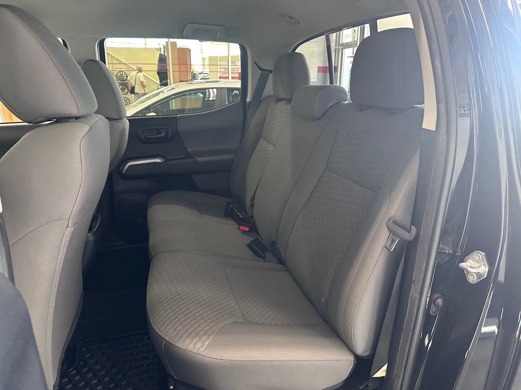 2022 Toyota Tacoma SR5 in Cowansville, Quebec - 15 - w1024h768px