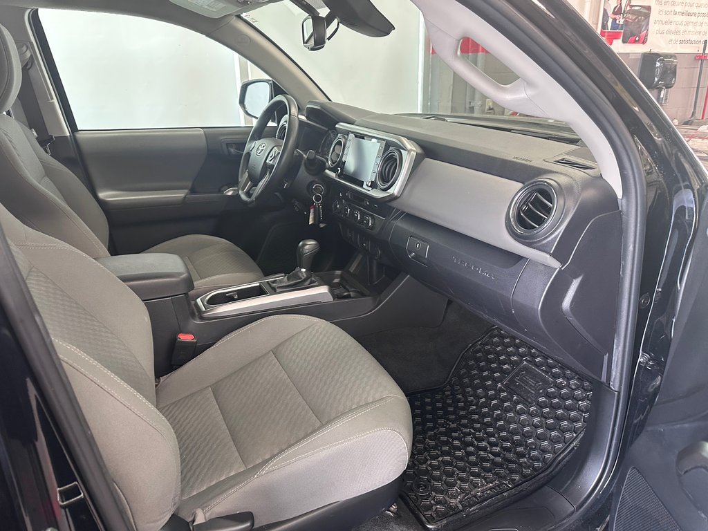 2022 Toyota Tacoma SR5 in Cowansville, Quebec - 17 - w1024h768px
