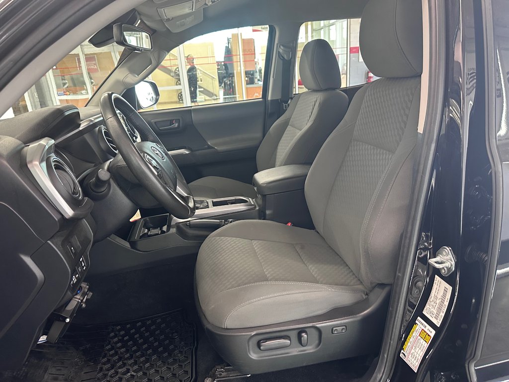 2022 Toyota Tacoma SR5 in Cowansville, Quebec - 19 - w1024h768px