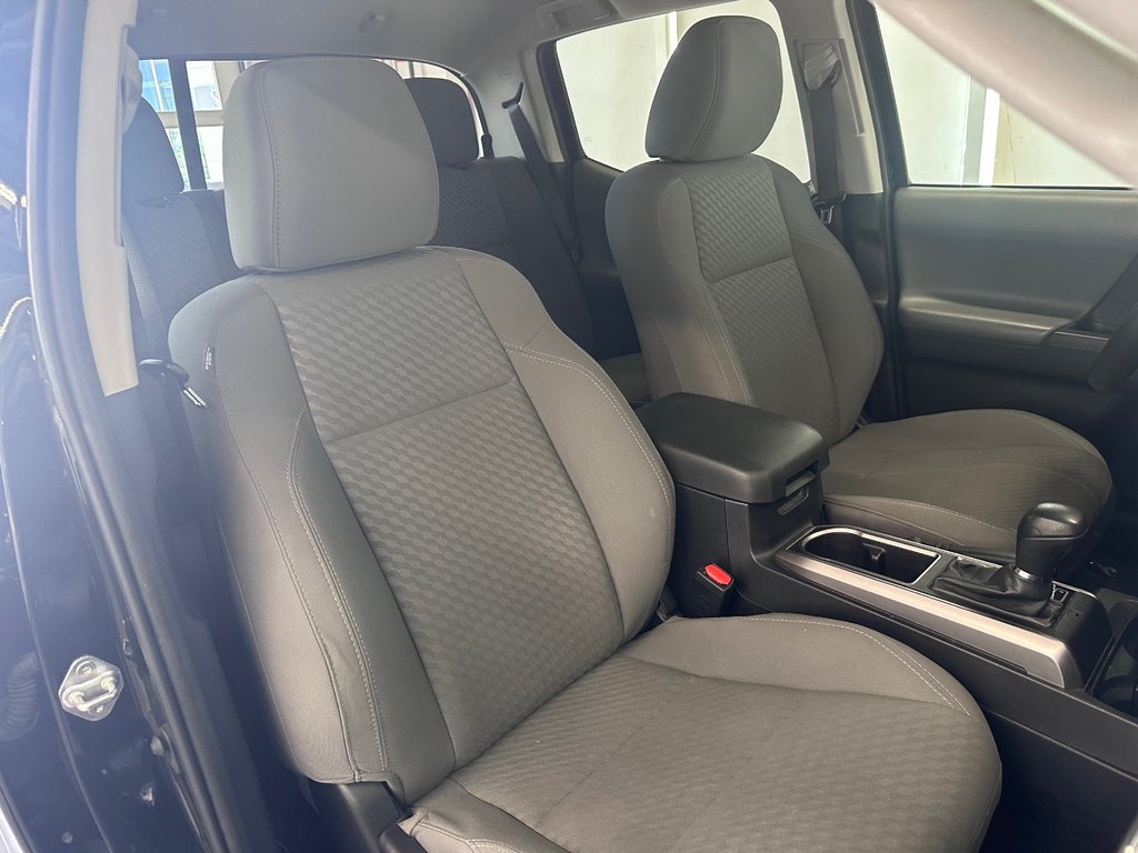 2022 Toyota Tacoma SR5 in Cowansville, Quebec - 18 - w1024h768px