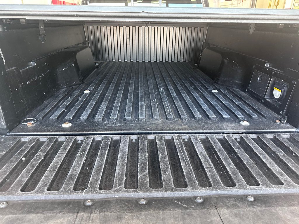 2022 Toyota Tacoma SR5 in Cowansville, Quebec - 13 - w1024h768px