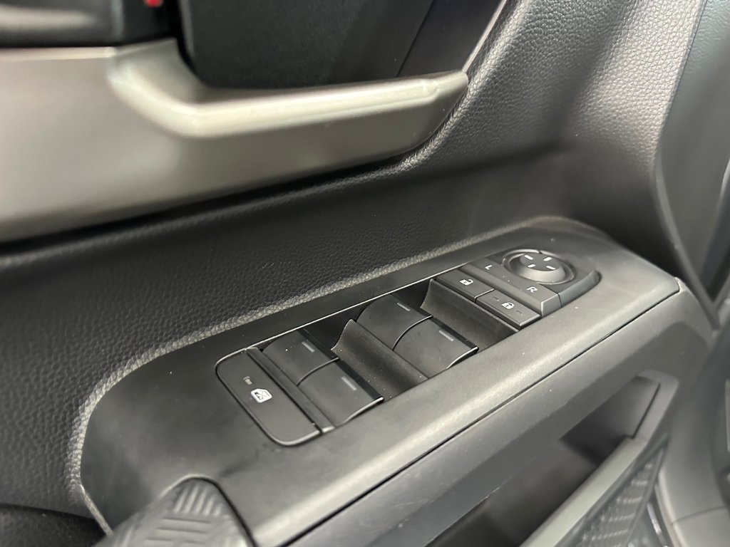 2024 Toyota Tacoma Double Cab TRD SPORT PREMIUM in Cowansville, Quebec - 12 - w1024h768px