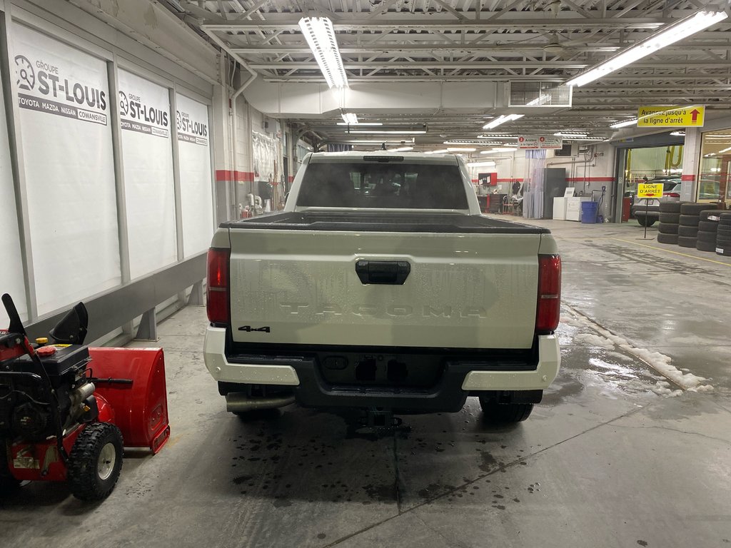 2025 Toyota Tacoma DOUBLE CAB AT in Cowansville, Quebec - 3 - w1024h768px