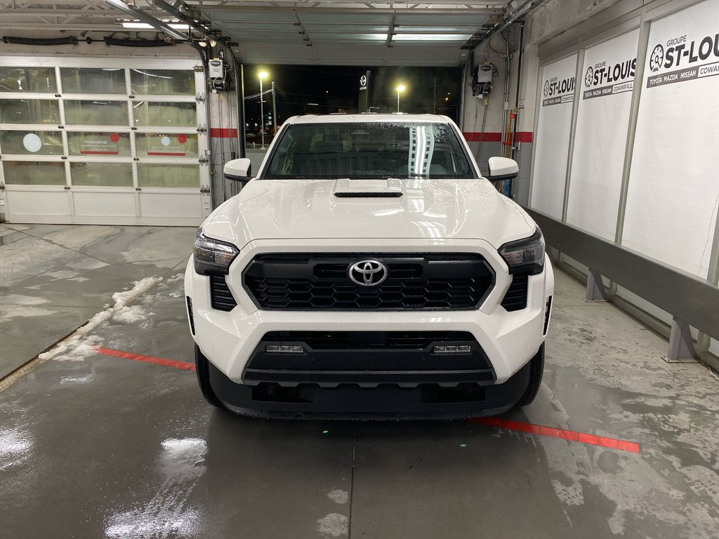 2025 Toyota Tacoma DOUBLE CAB AT in Cowansville, Quebec - 5 - w1024h768px