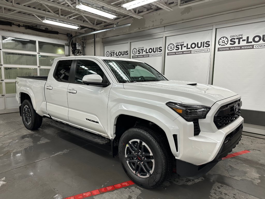 2025 Toyota Tacoma DOUBLE CAB AT in Cowansville, Quebec - 2 - w1024h768px