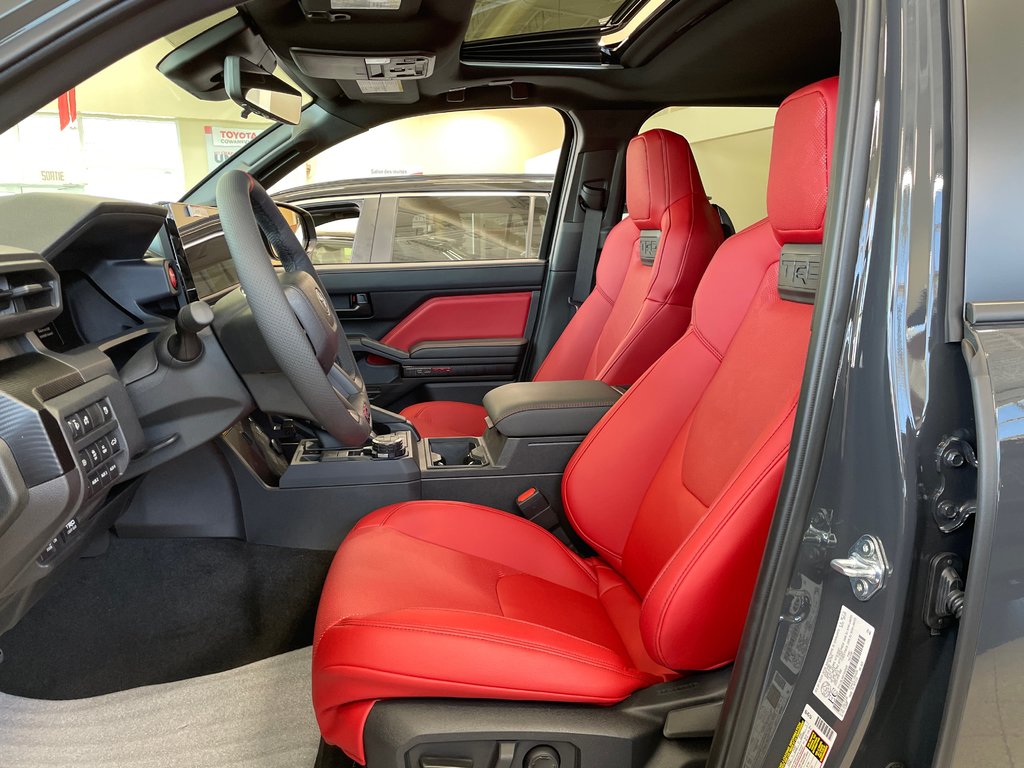 2025 Toyota Tacoma TRD Pro hybrid in Cowansville, Quebec - 10 - w1024h768px