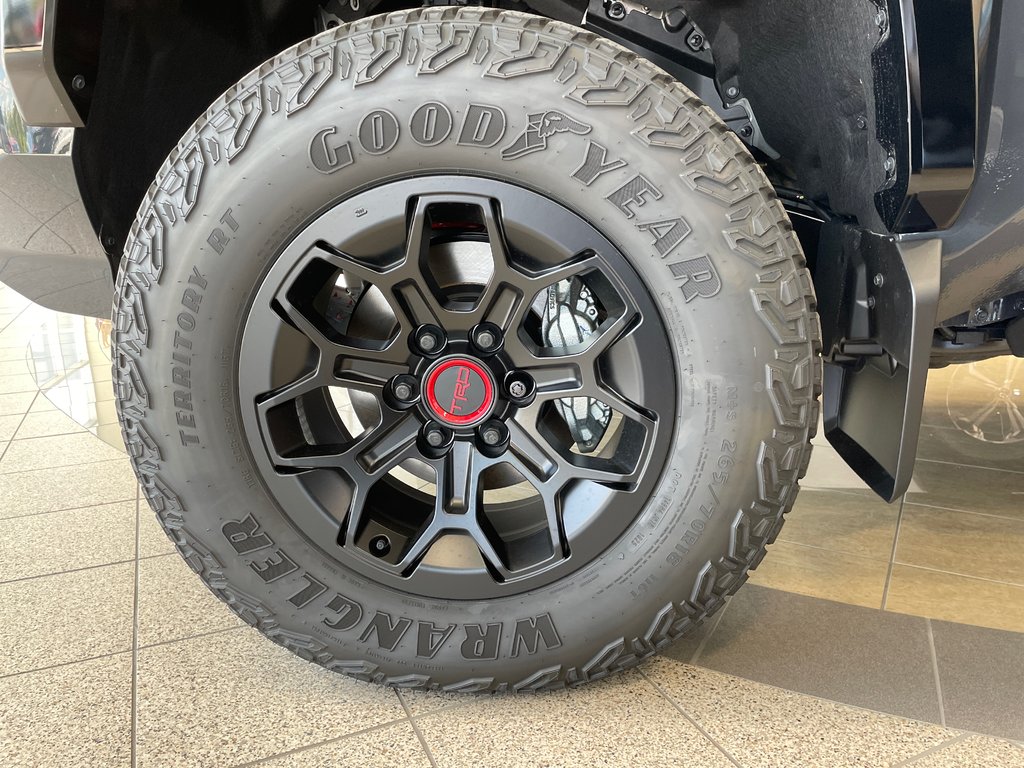 2025 Toyota Tacoma TRD Pro hybrid in Cowansville, Quebec - 6 - w1024h768px
