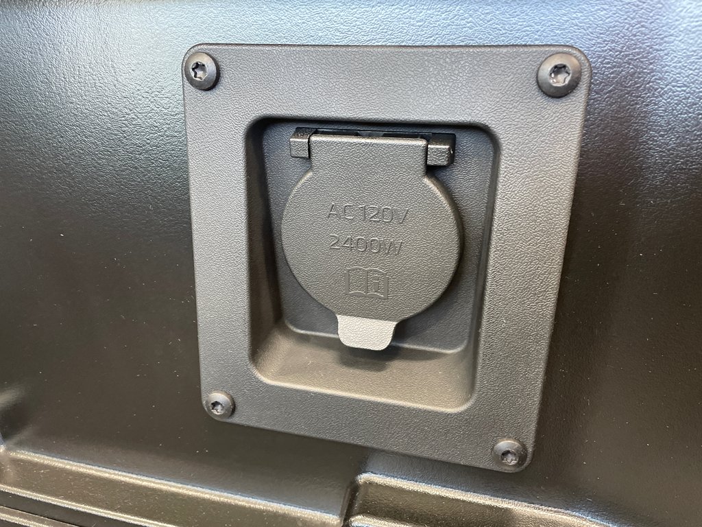 2025 Toyota Tacoma TRD Pro hybrid in Cowansville, Quebec - 5 - w1024h768px