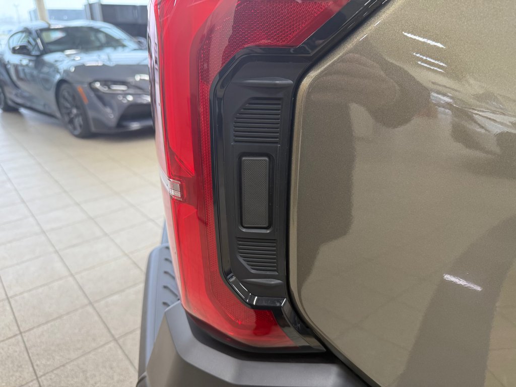 Toyota Tacoma Trailhunter Hybride 2025 à Cowansville, Québec - 8 - w1024h768px