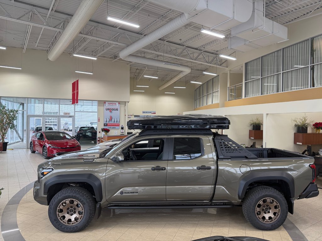 Toyota Tacoma Trailhunter Hybride 2025 à Cowansville, Québec - 2 - w1024h768px