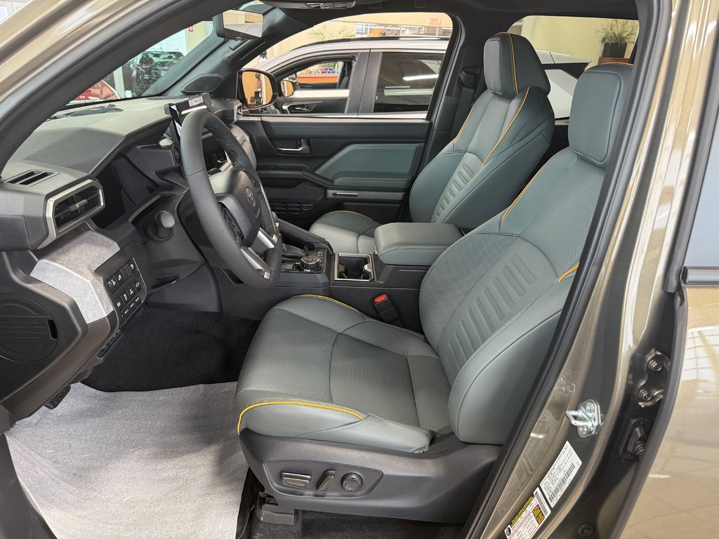 Toyota Tacoma Trailhunter Hybride 2025 à Cowansville, Québec - 15 - w1024h768px