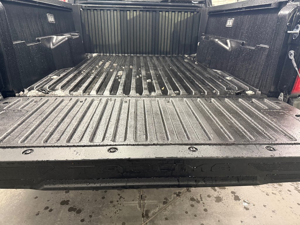 Toyota Tacoma 4x4 Double Cab 6M TRD Hors route (caisse 5 pi) 2025 à Cowansville, Québec - 15 - w1024h768px