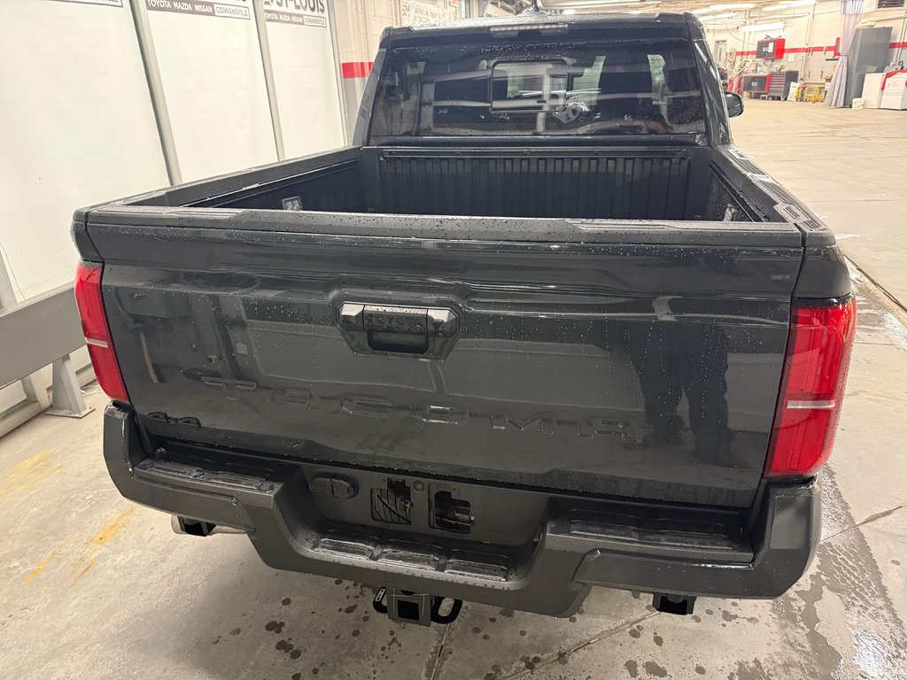 Toyota Tacoma 4x4 Double Cab 6M TRD Hors route (caisse 5 pi) 2025 à Cowansville, Québec - 12 - w1024h768px