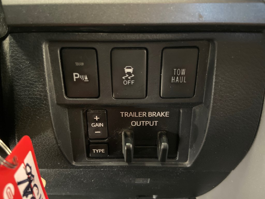 2016 Toyota Tundra SR5 in Cowansville, Quebec - 33 - w1024h768px