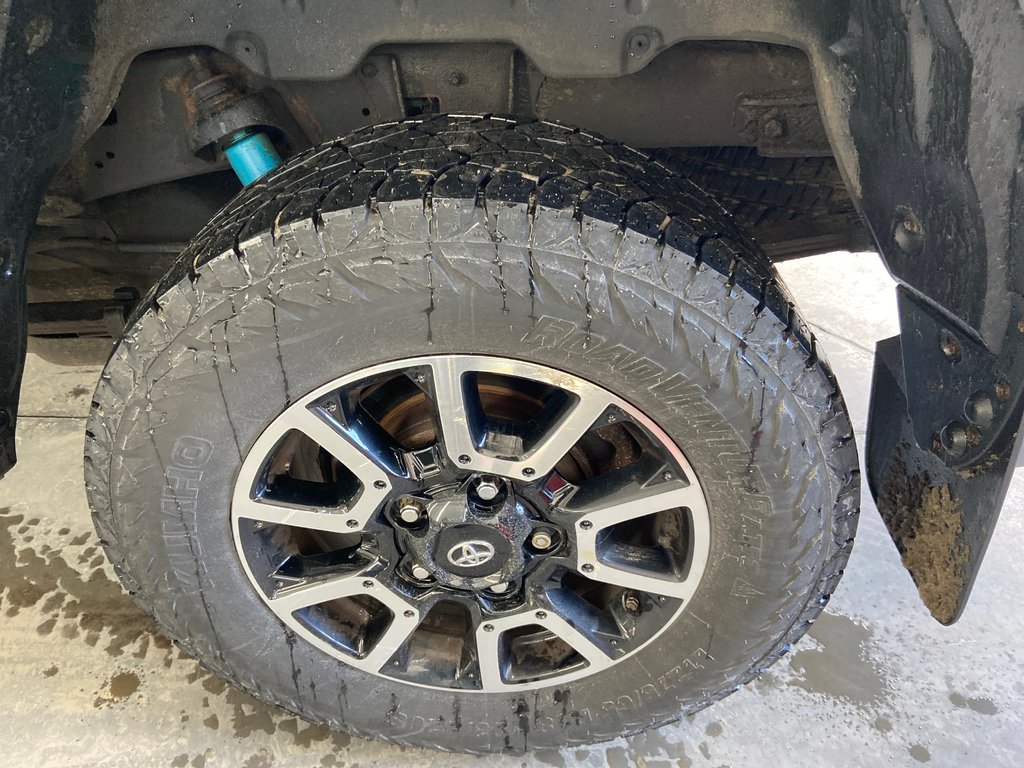 2016 Toyota Tundra SR5 in Cowansville, Quebec - 9 - w1024h768px