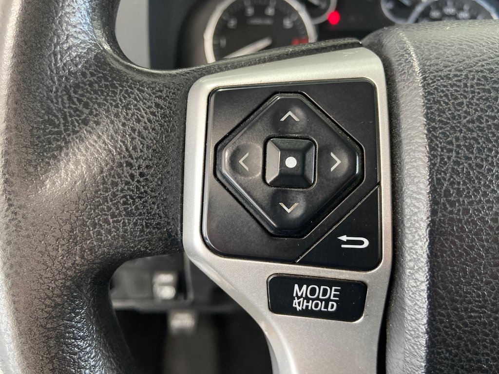 2016 Toyota Tundra SR5 in Cowansville, Quebec - 36 - w1024h768px