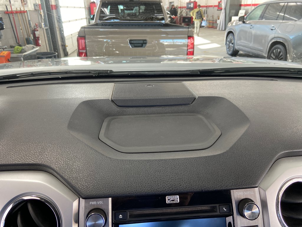 2016 Toyota Tundra SR5 in Cowansville, Quebec - 39 - w1024h768px