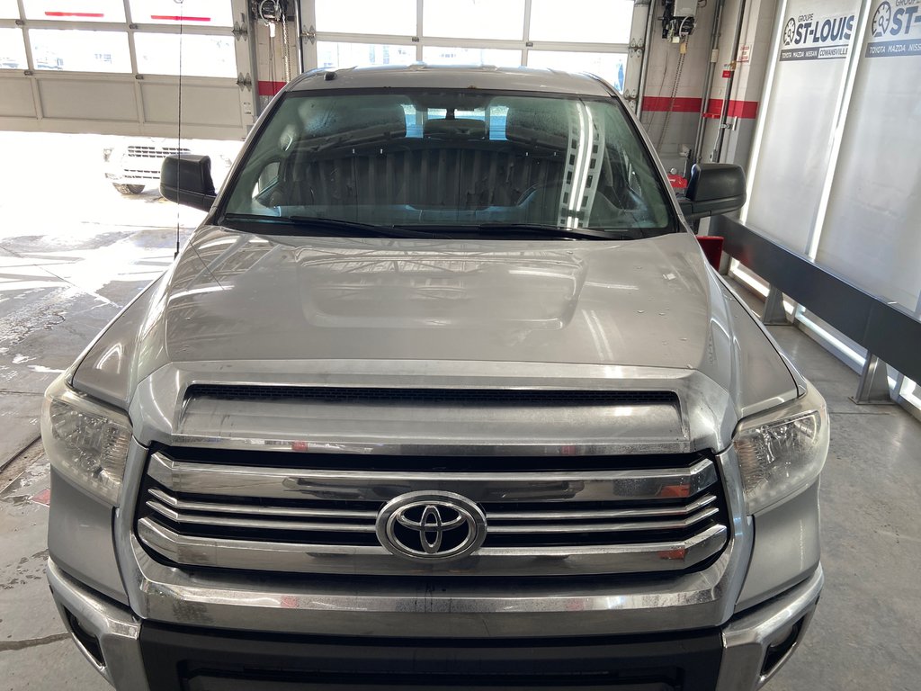 2016 Toyota Tundra SR5 in Cowansville, Quebec - 11 - w1024h768px