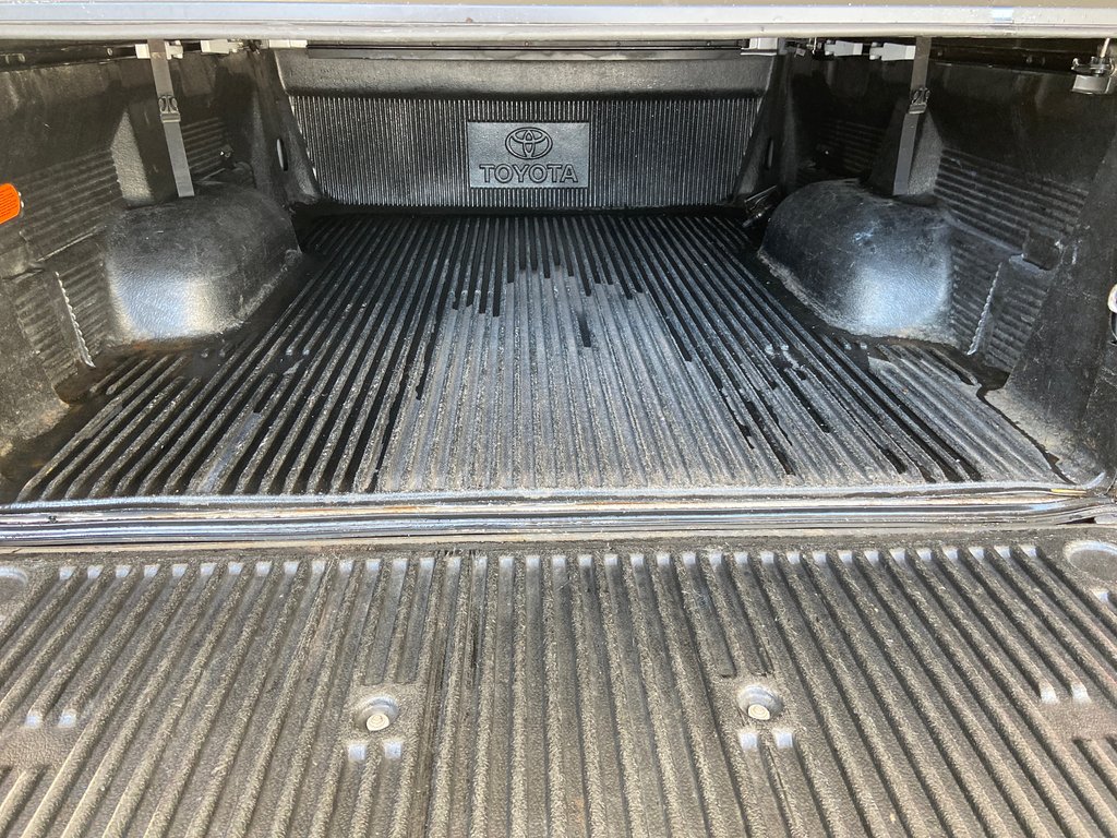 2016 Toyota Tundra SR5 in Cowansville, Quebec - 17 - w1024h768px