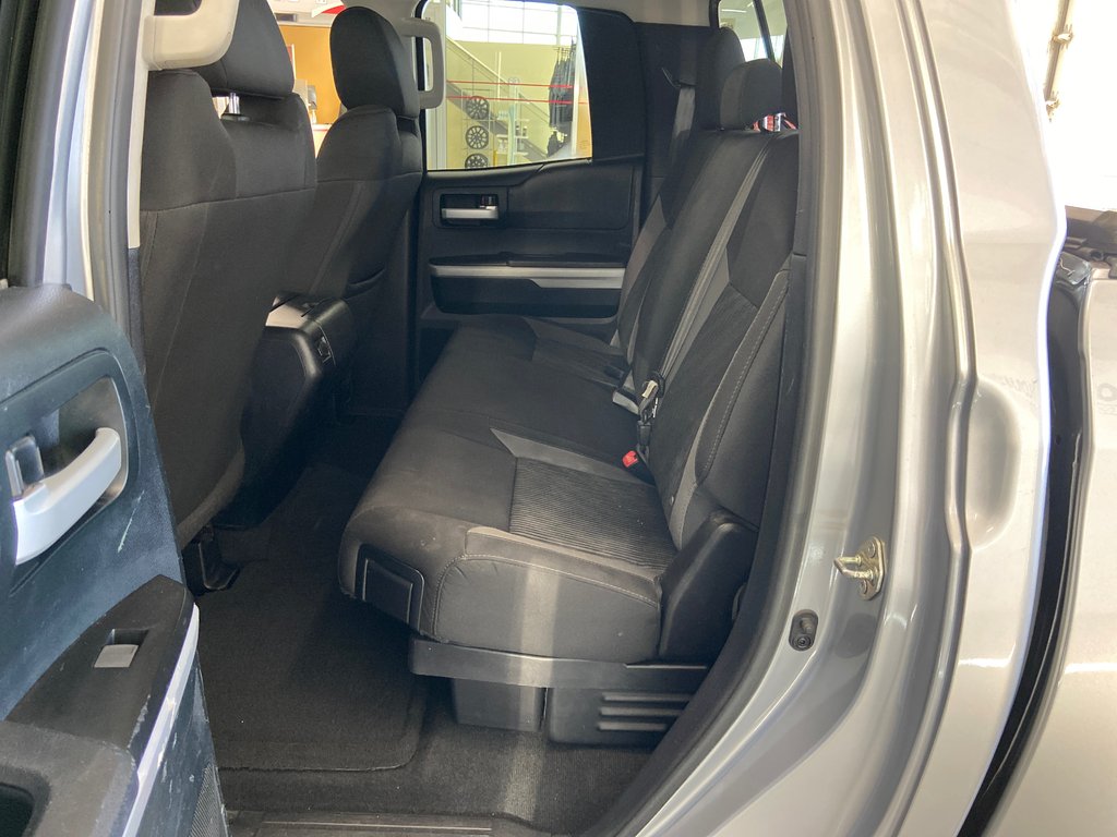 2016 Toyota Tundra SR5 in Cowansville, Quebec - 18 - w1024h768px