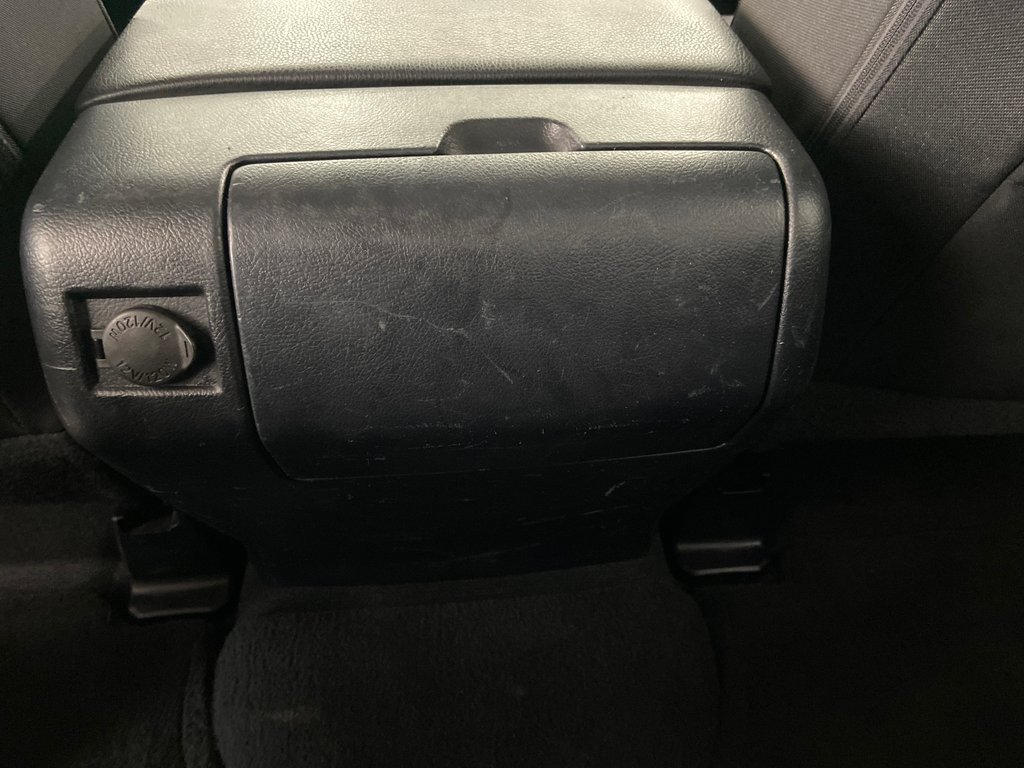 2016 Toyota Tundra SR5 in Cowansville, Quebec - 21 - w1024h768px