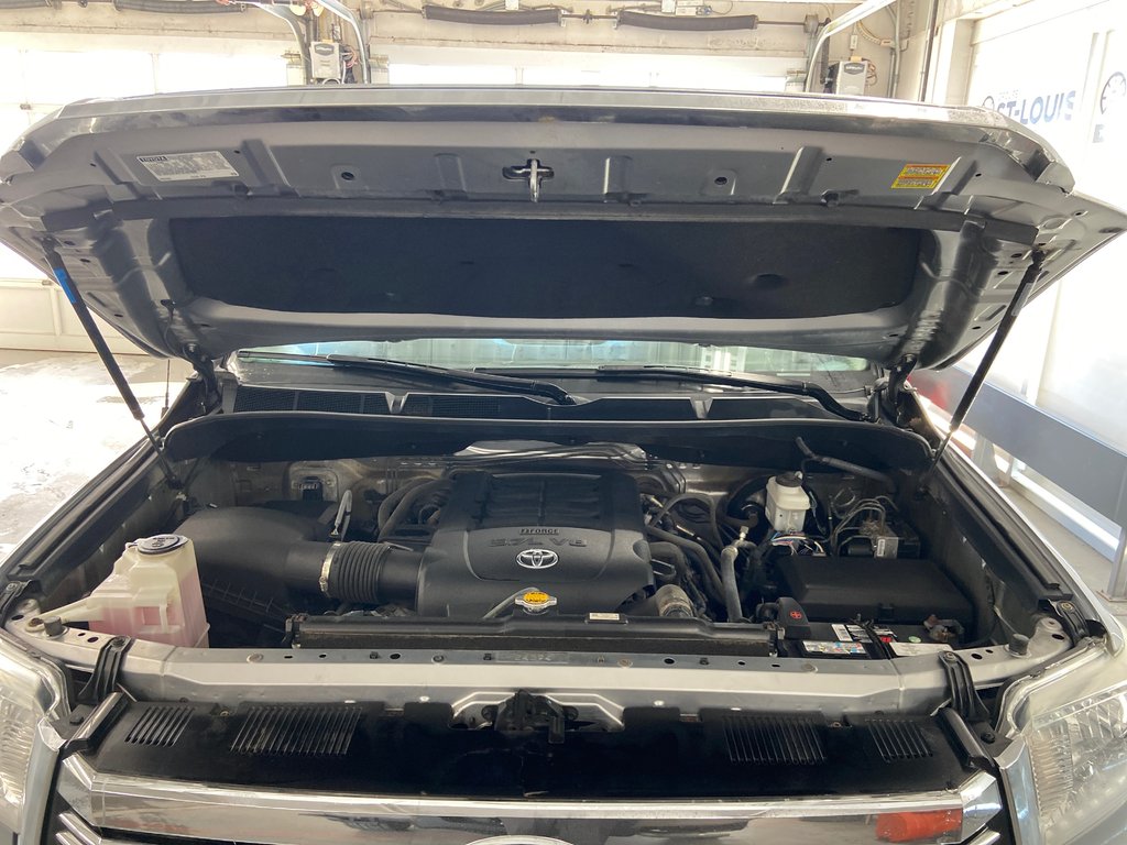 2016 Toyota Tundra SR5 in Cowansville, Quebec - 14 - w1024h768px