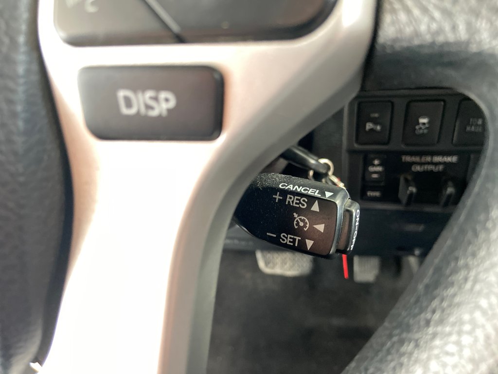 2016 Toyota Tundra SR5 in Cowansville, Quebec - 34 - w1024h768px