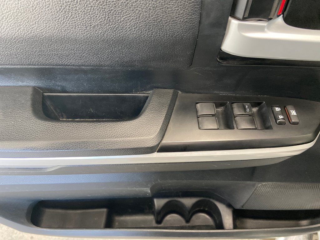 2016 Toyota Tundra SR5 in Cowansville, Quebec - 27 - w1024h768px
