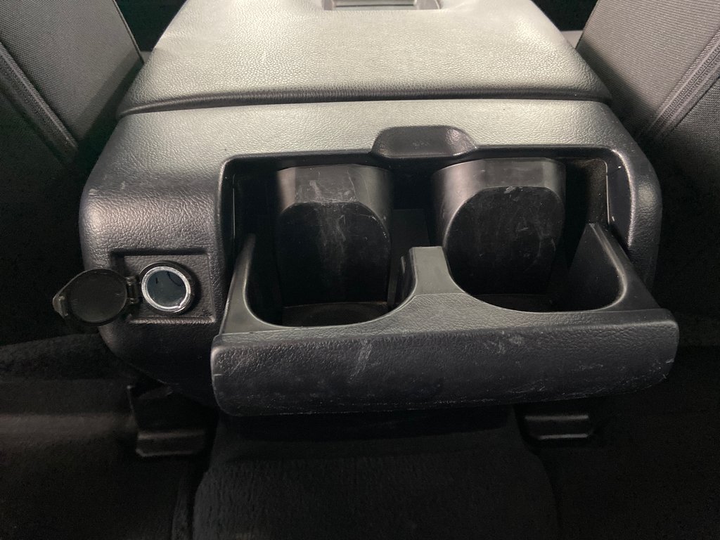 2016 Toyota Tundra SR5 in Cowansville, Quebec - 22 - w1024h768px