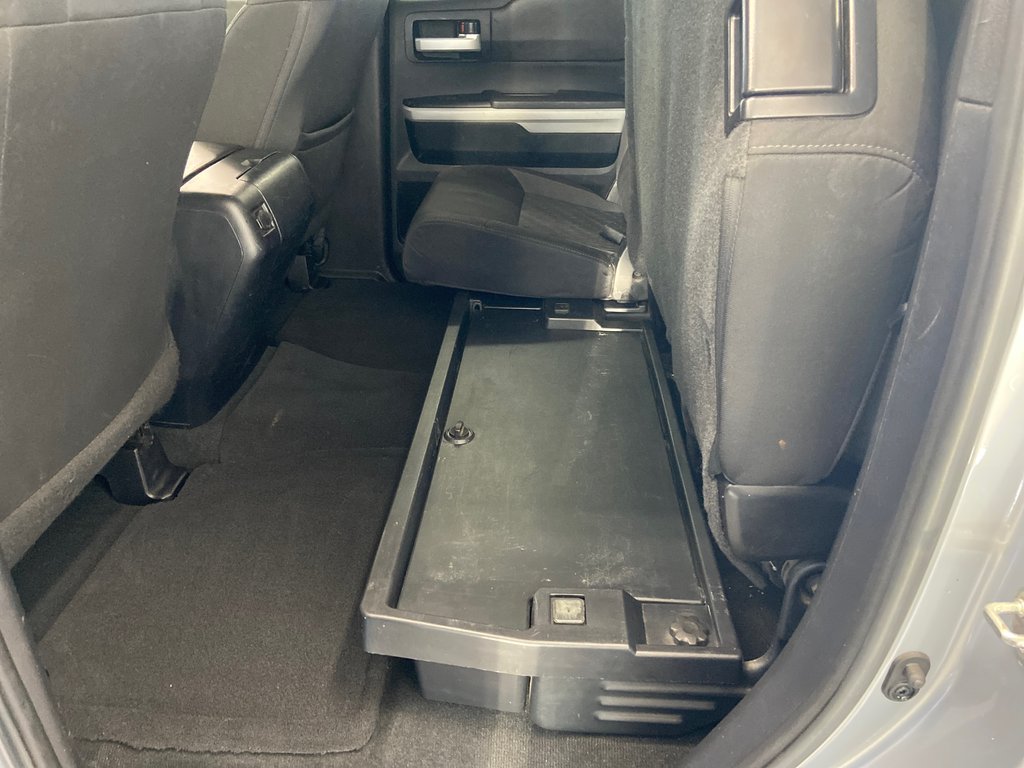 2016 Toyota Tundra SR5 in Cowansville, Quebec - 19 - w1024h768px