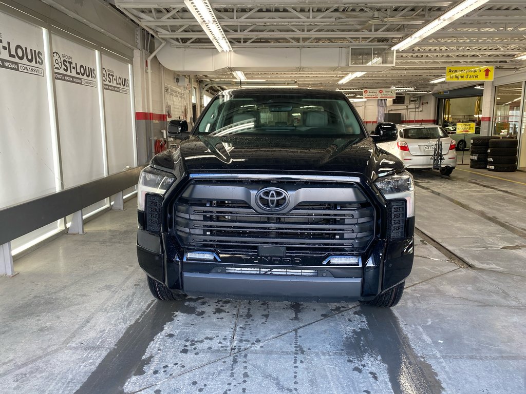 2024  Tundra Crewmax Limited - Nightshade boite longue in Cowansville, Quebec - 2 - w1024h768px