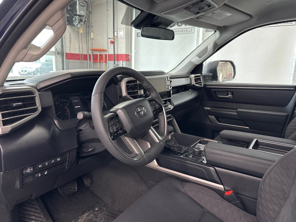 2024  Tundra SR5 Double cab in Cowansville, Quebec - 7 - w1024h768px