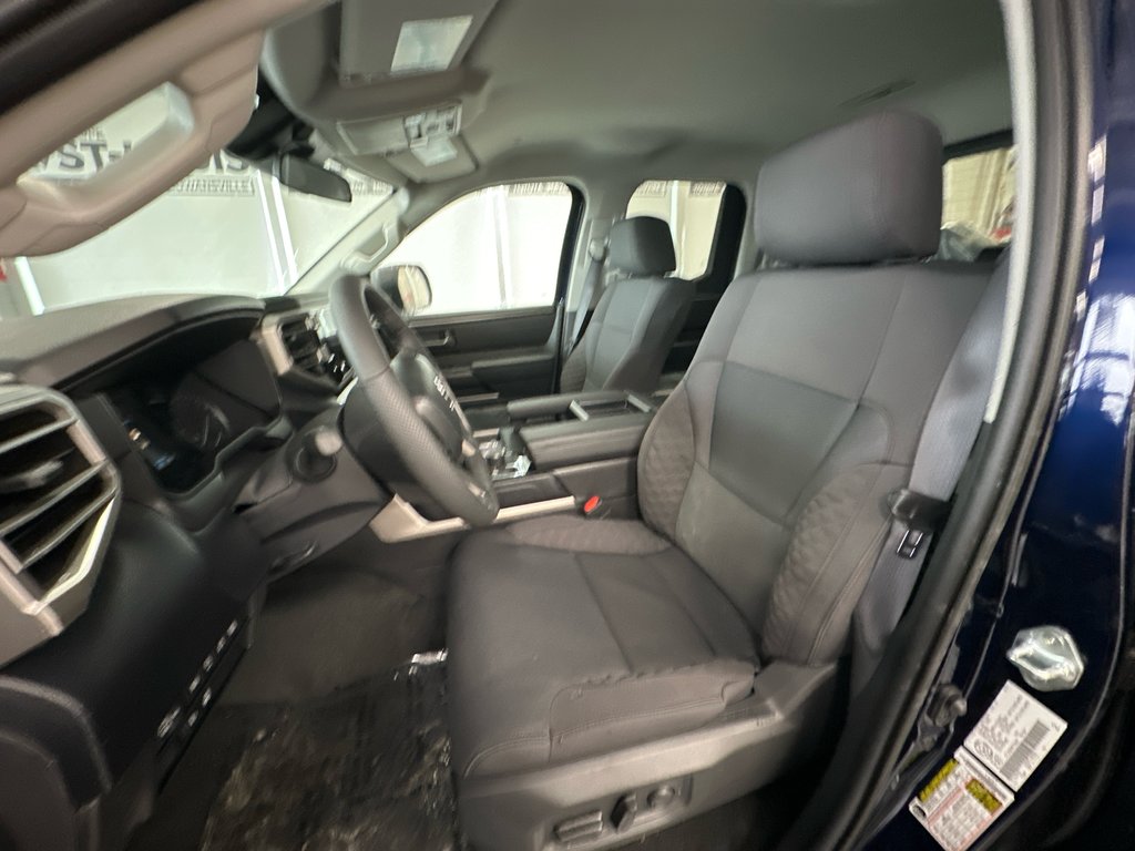 2024  Tundra SR5 Double cab in Cowansville, Quebec - 6 - w1024h768px
