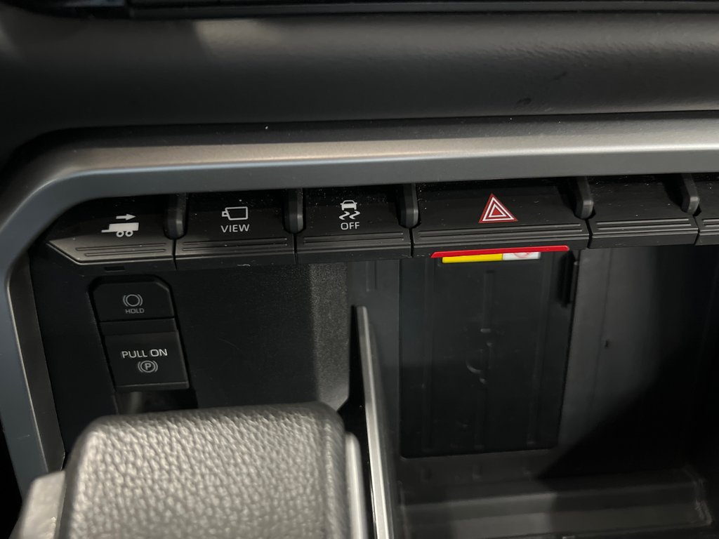 2024 Toyota Tundra Platinum in Cowansville, Quebec - 38 - w1024h768px