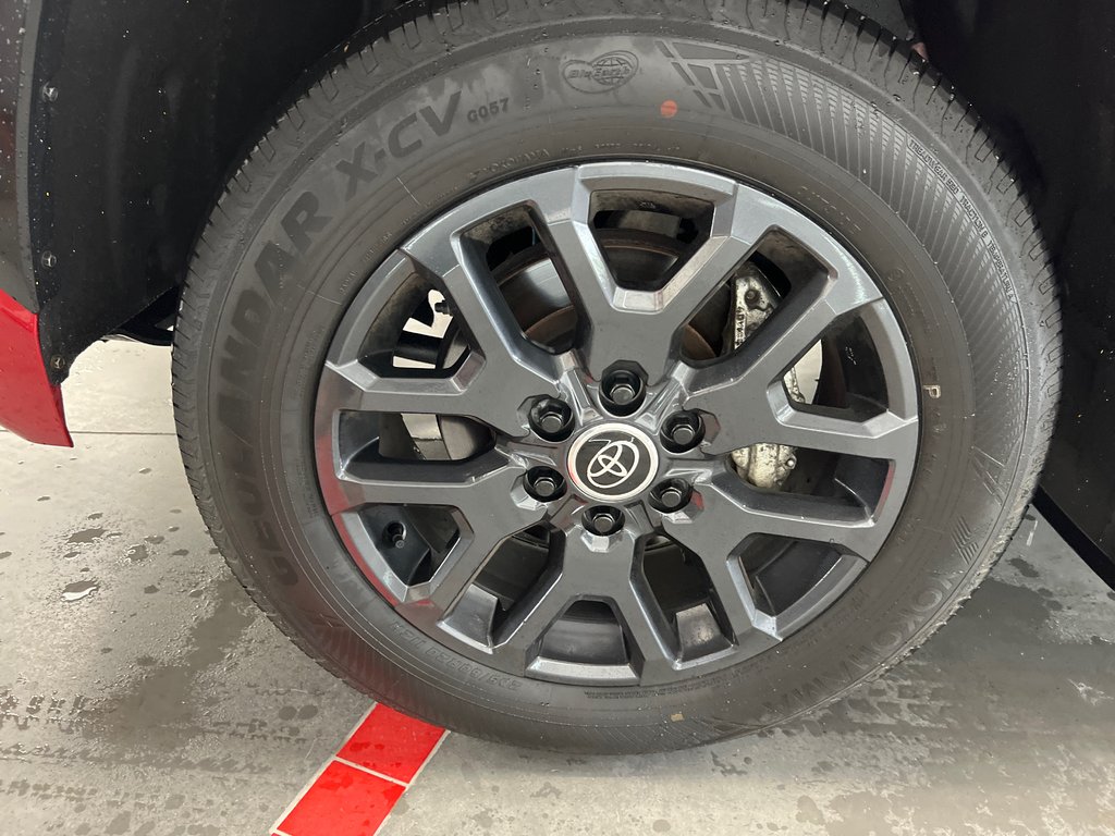 2024 Toyota Tundra Platinum in Cowansville, Quebec - 12 - w1024h768px