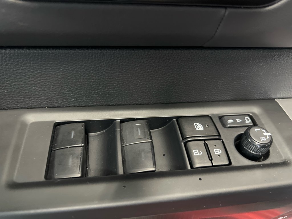 2024 Toyota Tundra Platinum in Cowansville, Quebec - 25 - w1024h768px